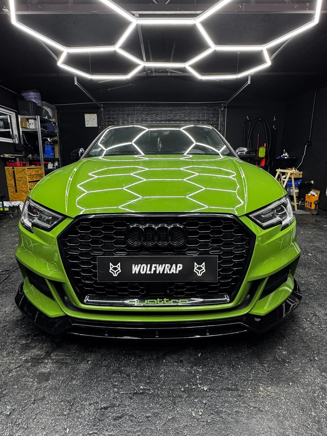 Zielone Audi po zmianie koloru folią car wrapping w studiu WolfWrap
